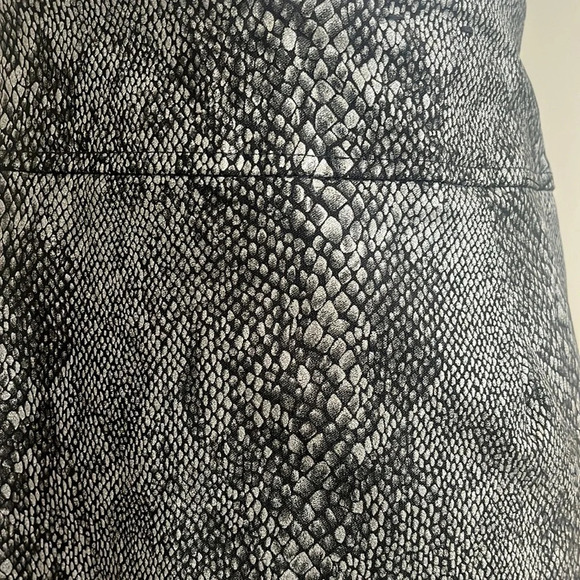 ⭐️International Concepts snake print knee high skirt women’s L - Picture 2 of 7